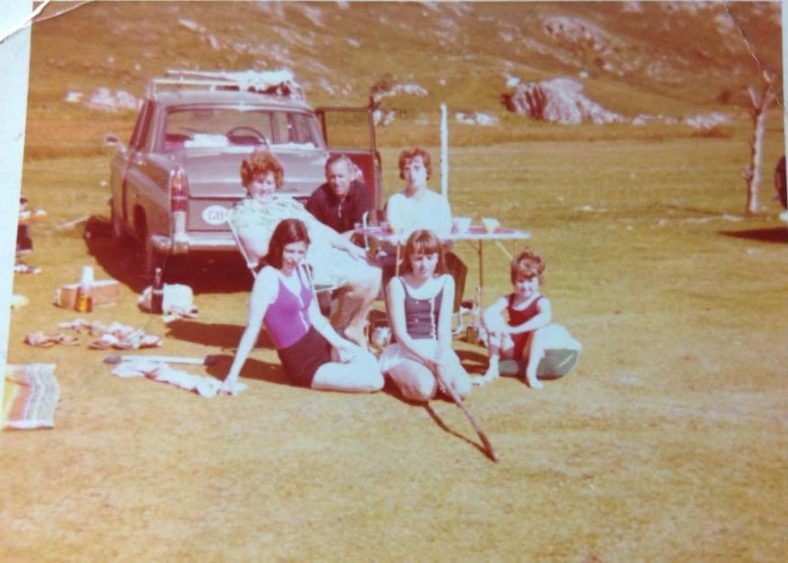 Patrick and Rose O'Malley, Margaret Hannan, Pamela O'Malley, Maureen Hannan and Geraldine Hannan. Silver strand, mid 1970's | Submiited to our Facebook page